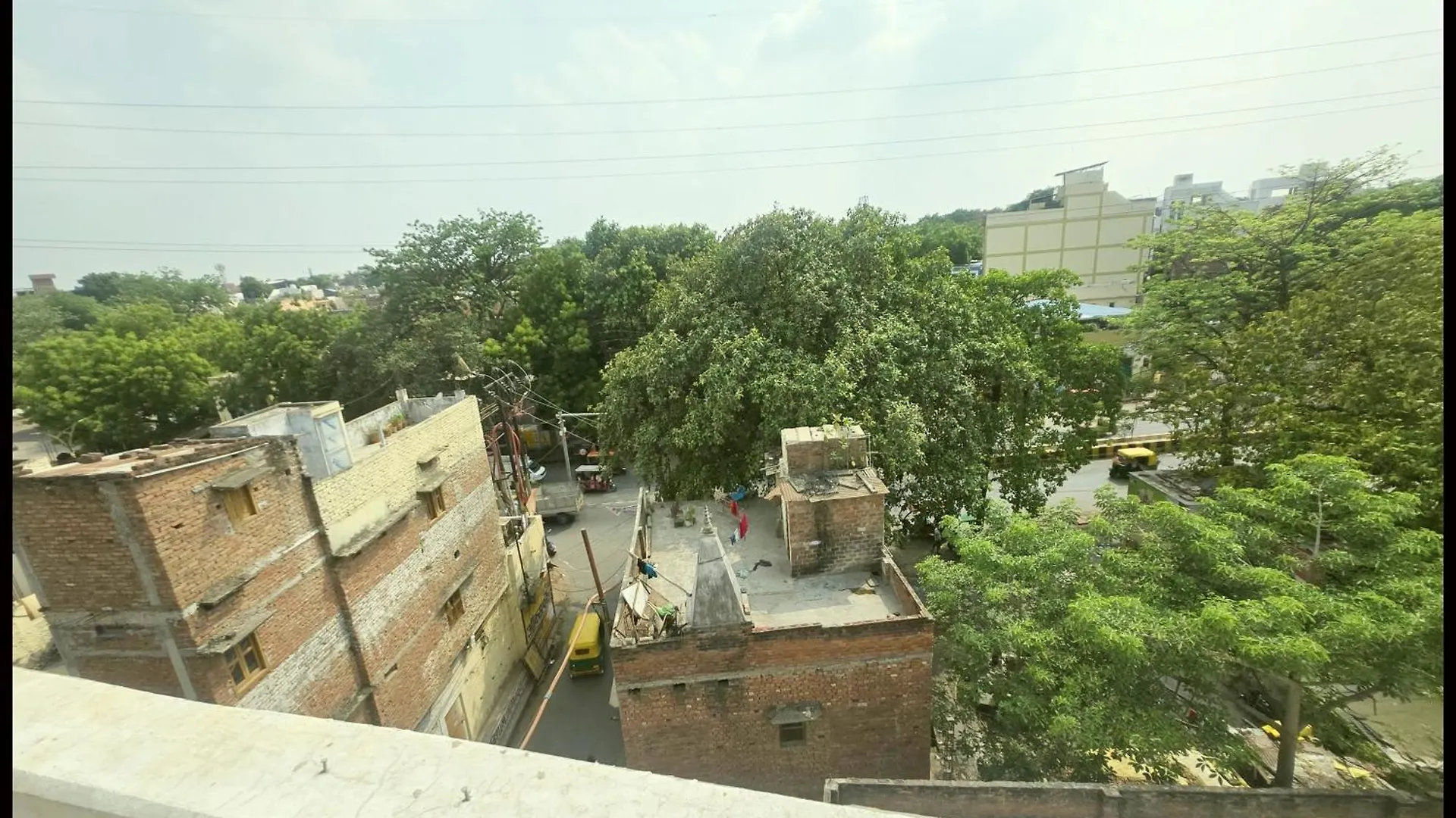 Hotel Devans Palace Stay Near Kashi Vishwanath Temple - Fully Air Conditioned Rooms - Free Wi-Fi- & Parking - Best - Hotel バラナシ 4*,  インド